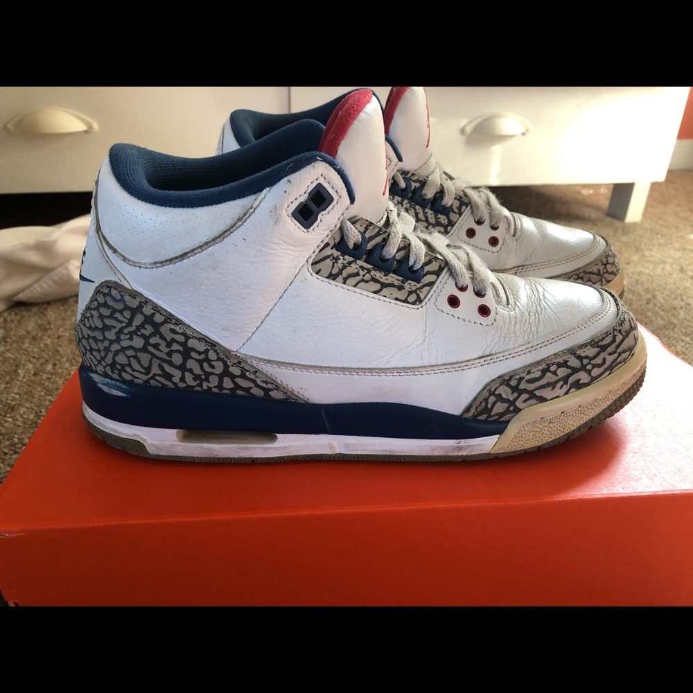 Jordan True Blue 3s